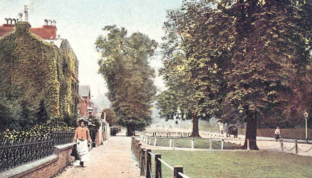 Posts and chains on the green